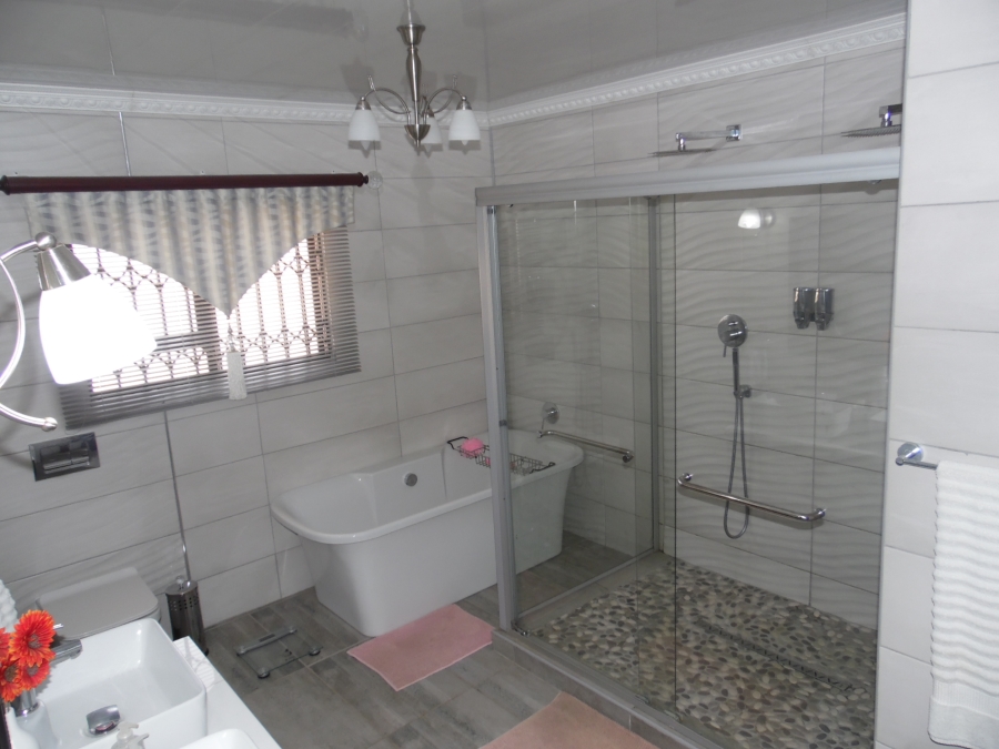 4 Bedroom Property for Sale in Flamingo Park Free State